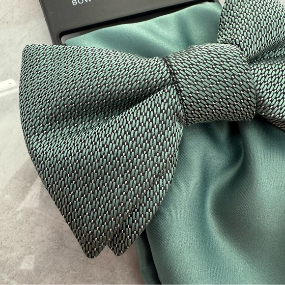 Men’s Alfani 2 Piece Bow Tie And Pocket Square Set Suit Business Office - Picture 3 of 12